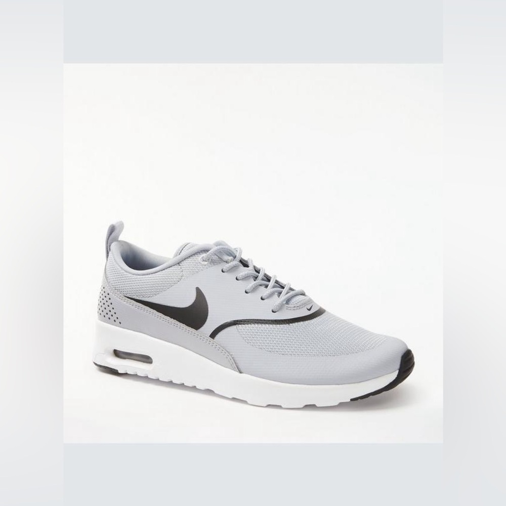 Nike Women's Gray and Black Sneakers